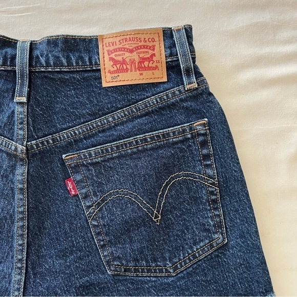 Unworn Sample - Levi's 501 Original Shorts in Salsa T3 Shaker - Picture 12 of 16